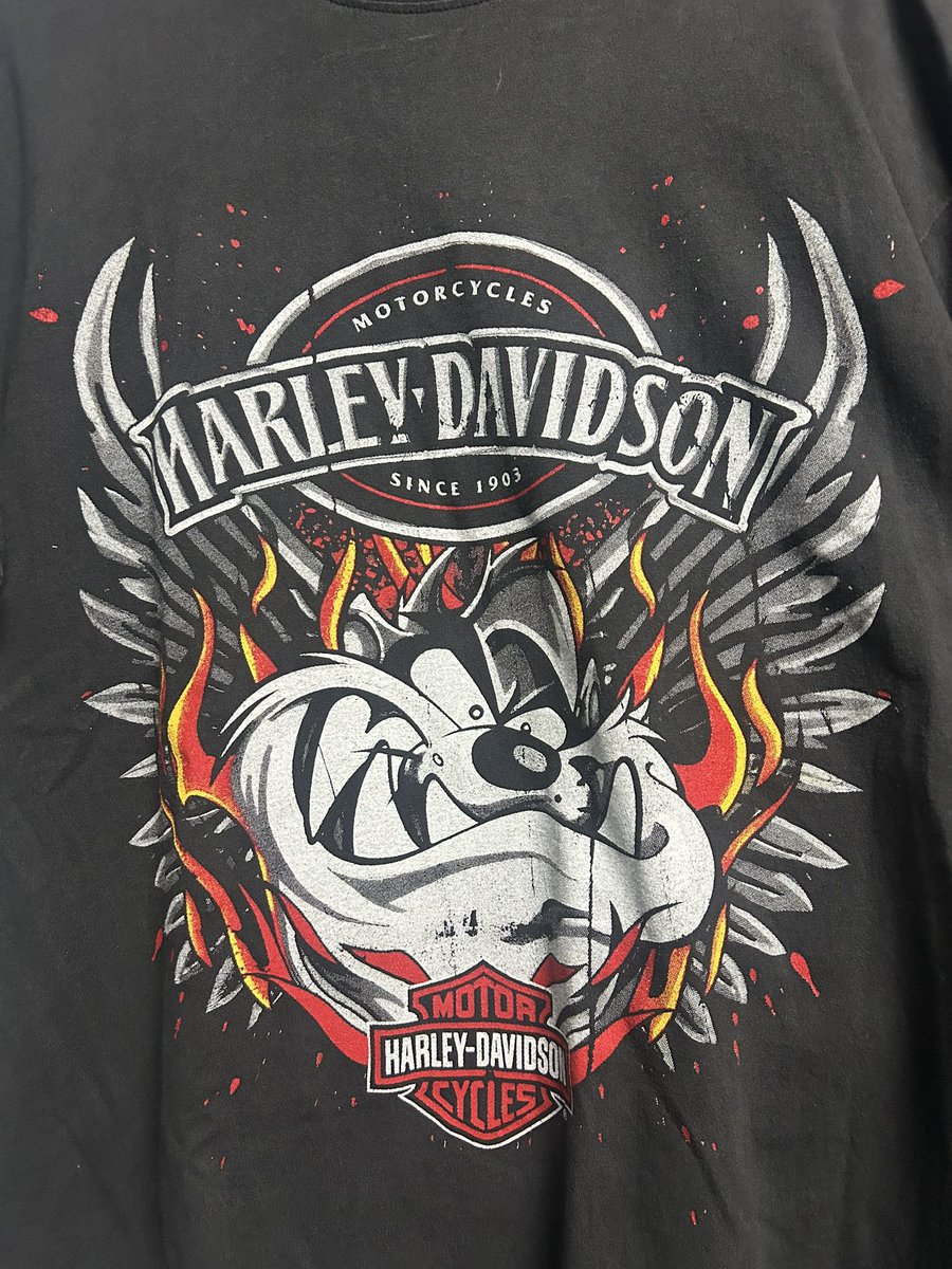 numbskull__03's tweet photo. 本日の戦利品
1.Tシャツ
2.携帯灰皿
3.飾りの看板 https://t.co/F7IJOYPbom