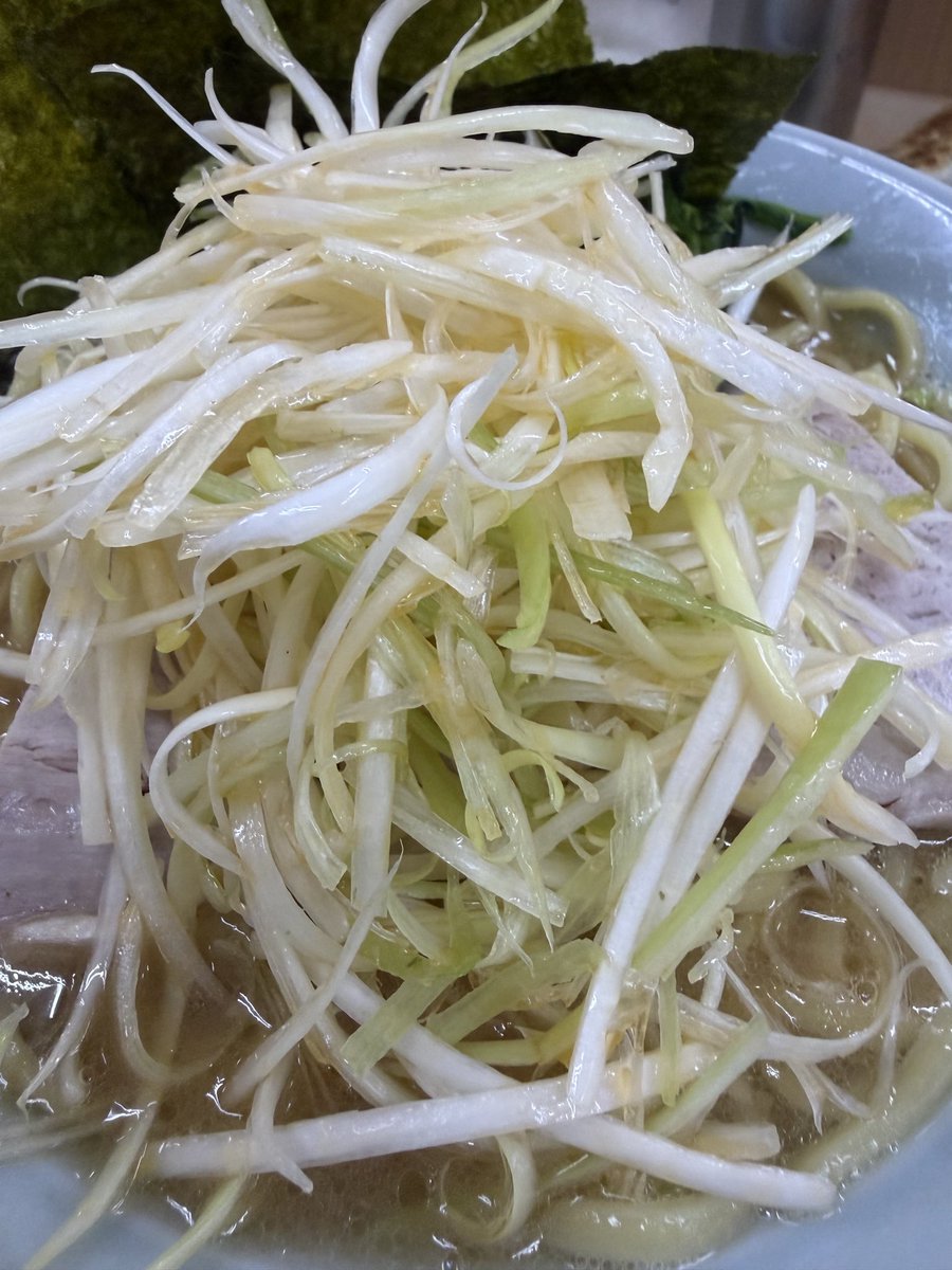 107P_P's tweet photo. ラーメン壱六家 大船店

神奈川県鎌倉市大船1-9-13

大船駅東口から徒歩約0分

チャーシュー麺

餃子

ねぎ増しまし

＃Pらーめん https://t.co/3xoAiAm8G5