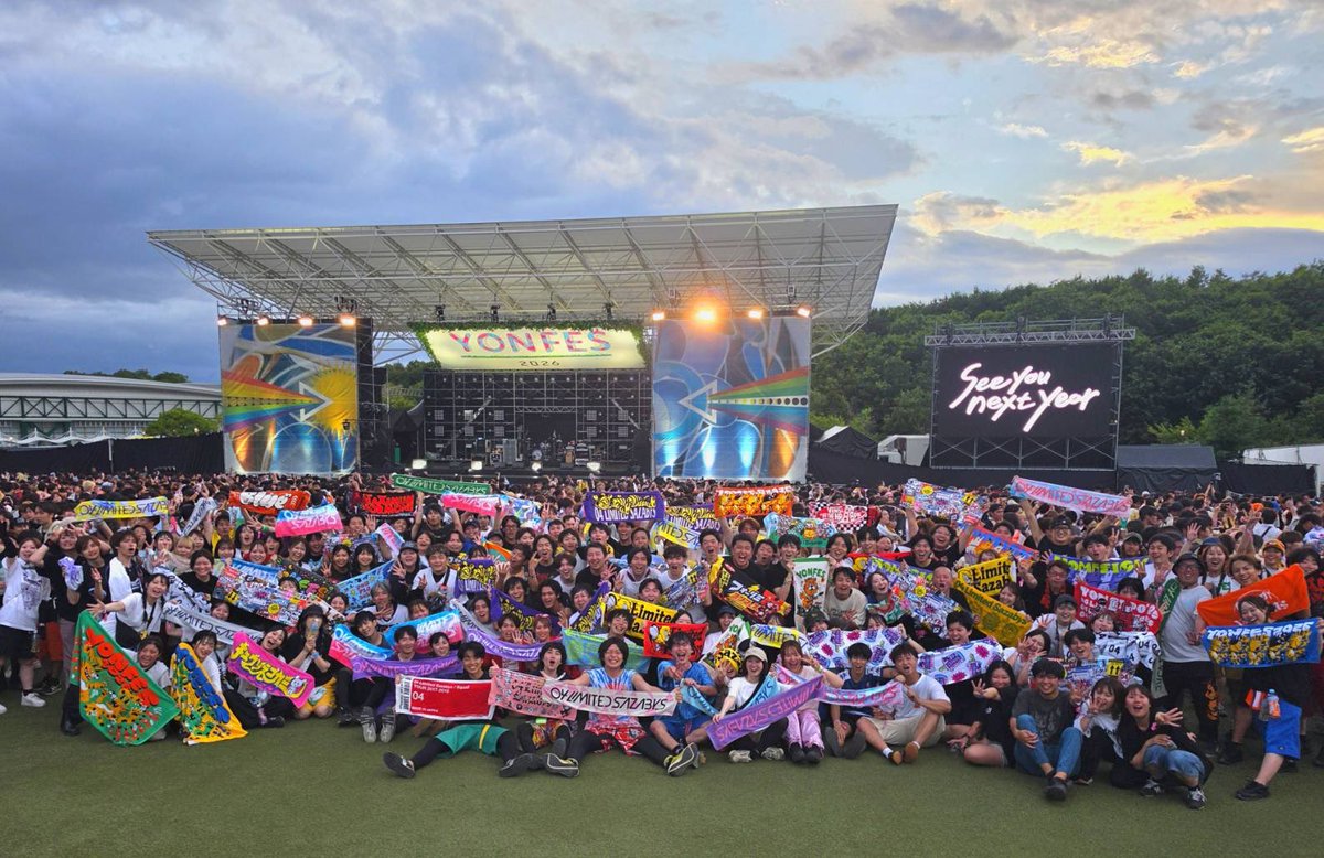 ROCK_WARS_EP69's tweet photo. YONFES 2026 Day.2
04 Limited Sazabys
PA右側のサークル集合写真です！
昨日と打って変わって天気良くて最高だった☀️
セトリも滾った〜！！
本当にYONFESは最高のフェス！
ありがとうございました！
#ヨンフェス
#YONFES
#04LimitedSazabys
#ヨンフェスサークル #フォーリミ 
#フォーリミサークル https://t.co/zxa4bTHvki
