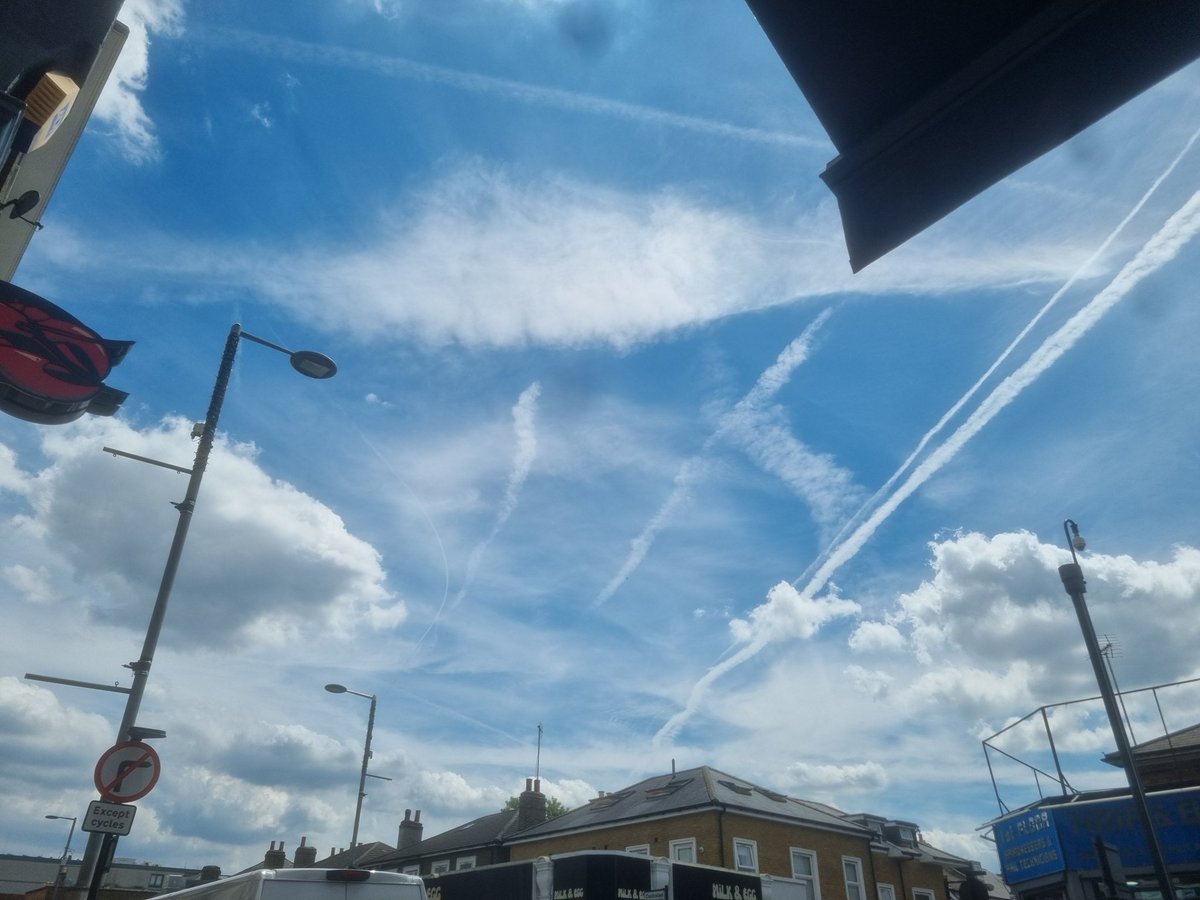 UnregisteredHen's tweet photo. Sunday morning, London.
Sadly, our protestations have gone unheeded. https://t.co/SKiGzKQMeX