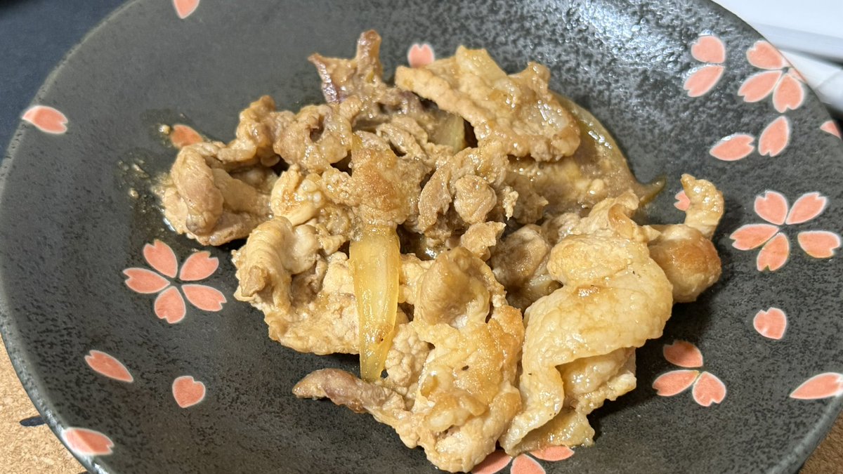 skk5hunter's tweet photo. 具沢山キーマカレー
生姜焼き
ポテサラ
鶏肉とエリンギを焼いたやつ

#もつおじクッキング https://t.co/6zVA8ZNPUV