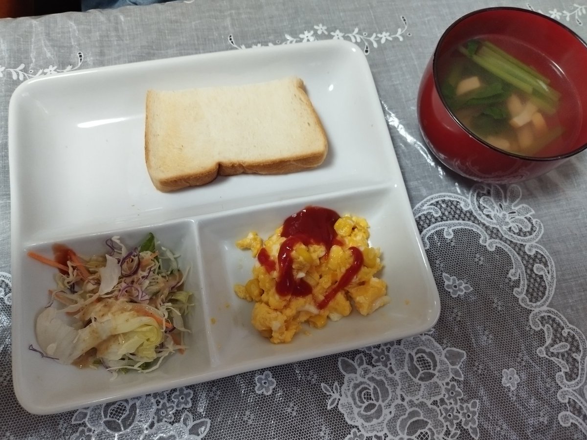 Z6cGr's tweet photo. 父の日👨‍🍼
妻と息子からウィスキーとおつまみ🥃
娘からは今朝の朝食🍳家族から素敵なプレゼントを頂きました✨️子ども達から毎年もらってるのですが毎年父の日一生懸命考えてくれるのがとても嬉しいです✨️心から感謝です🙏うちのベビーは8ヶ月になり髪の毛が伸びてきたのでヘアピンデビューです♪ https://t.co/6KdnM5V9Uk