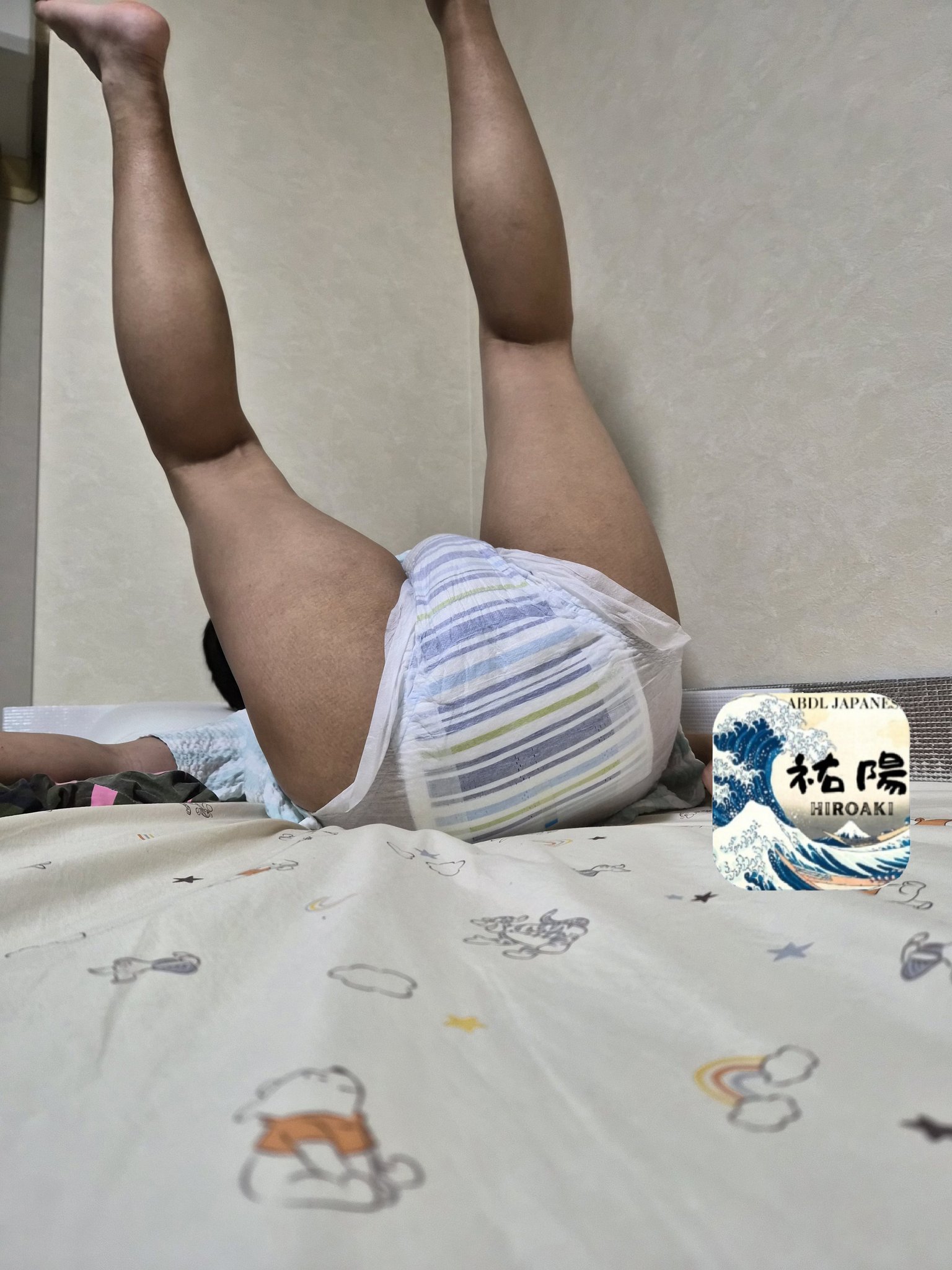 4 pic. I'm home. I managed to get through it with just one diaper. I'll sleep in this diaper tonight. I think it's still dry. #ABDL #おむつ男子 https://t.co/3fuSnZWy4s