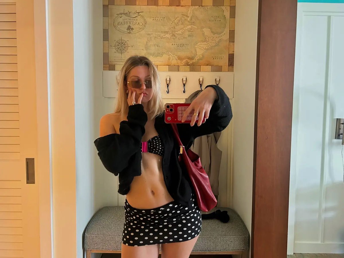 ZoeyDomm's tweet photo. Vous en pensez quoi de la crush d’une petite salope d’abonné ? https://t.co/9sbi5yLGVY