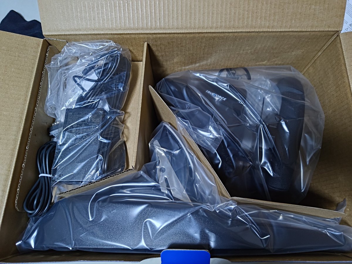 shido01's tweet photo. G293d届いたからセットした。グリップ失った際の立て直しがエリコンよりムズい気がする。 https://t.co/Z1f15S1nZP