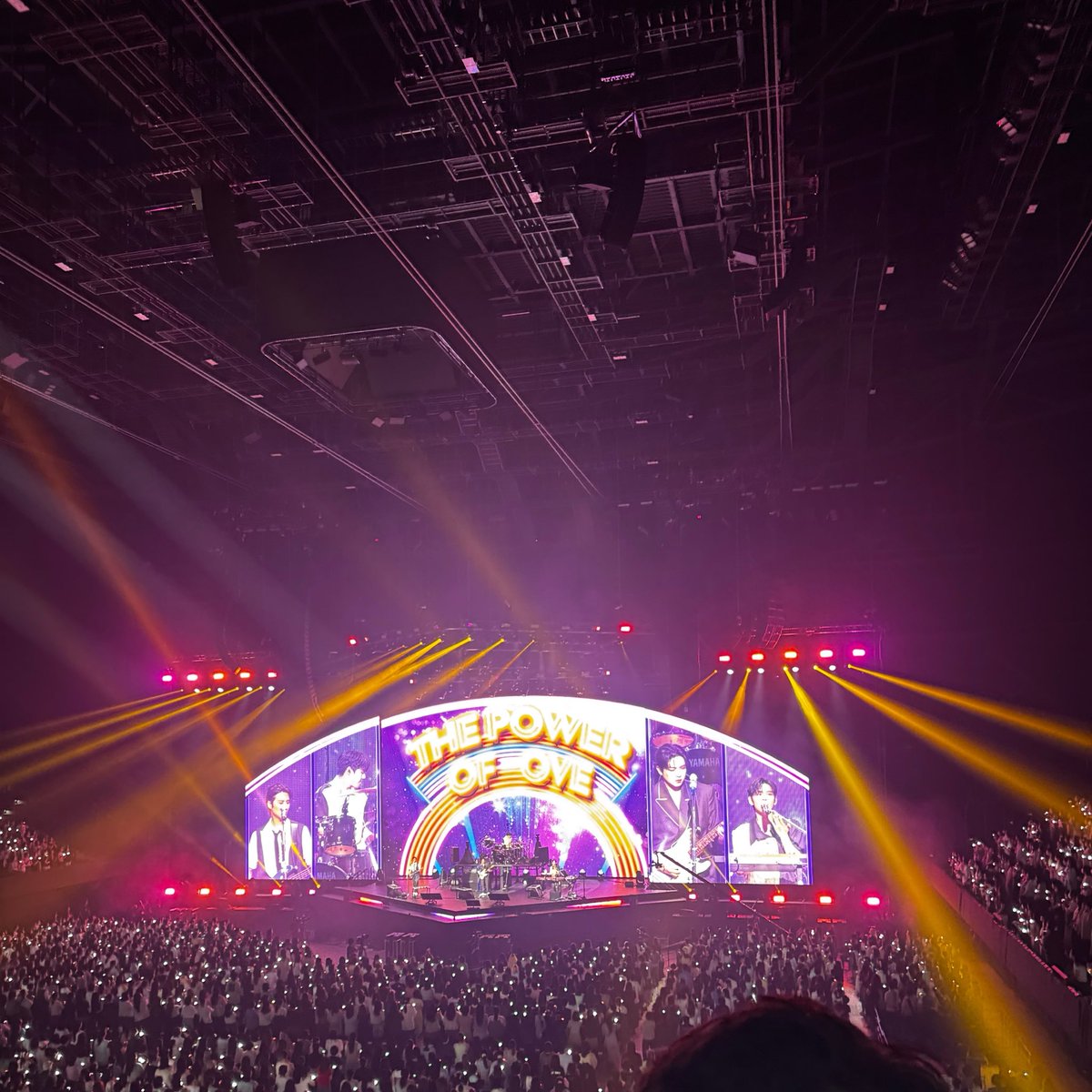 428_day6's tweet photo. 오늘 콘서트 끝나고 하늘색 하늘을 드디어 봤다❣️다음에 올땐 일본어 꼭 배워 올래. 익숙한 공연인데 이방인이 된 기분 신기😝
오늘 자리 정말 좋았다. 정면 위에서 보는 데이식스, 워치물결🫢진짜 미련없이 뛰어놀고 응원하고 열광했다. 첫 해투 성공적. 나 너무 행복해 오늘도...🥹 https://t.co/3zScbCQL7X