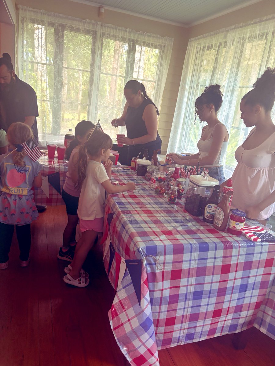 dejaajr's tweet photo. “Ice Cream Social” organizovan u sklopu jednog od muzeja. Ovog puta, osim klasičnog povoda, da se zasladi i ohladi tokom vrelog letnjeg dana, je i proslava 250-og rođusa Amerike. 
Malo uživanja u fantastično odrađenom muzeju (nije klasika velika zgrada), malo zabave za klince. https://t.co/1afWhrPIVr