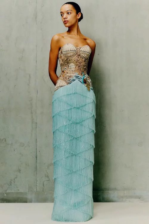 hannah_summers_'s tweet photo. corset bodice with intricate architectural embroidery https://t.co/yiqZllNsee