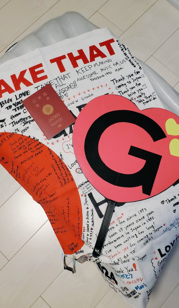 Love_tt_gb's tweet photo. One more sleep ✈️🇬🇧🎪
G fan ready. Flag ready 🇯🇵
And of course, time machine warming up⏰️ See you there @GaryBarlow ❤️
#TimeTraveller https://t.co/Qr4A4J4etW