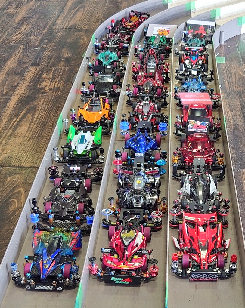 ydmt0315's tweet photo. 今日はハングアウトのステチャレへ🏎️
第1、第2ヒート決勝止まり😵‍💫第3ヒートは1回戦coで終了…
ハイパーでしっかり走れたので自主課題的にはOK🙆
息子はサバイバルなルールをなんとかクリアし🥇
また新たな課題も見つかったらしいので頑張ってほしい💪 https://t.co/kwOfK4qScZ