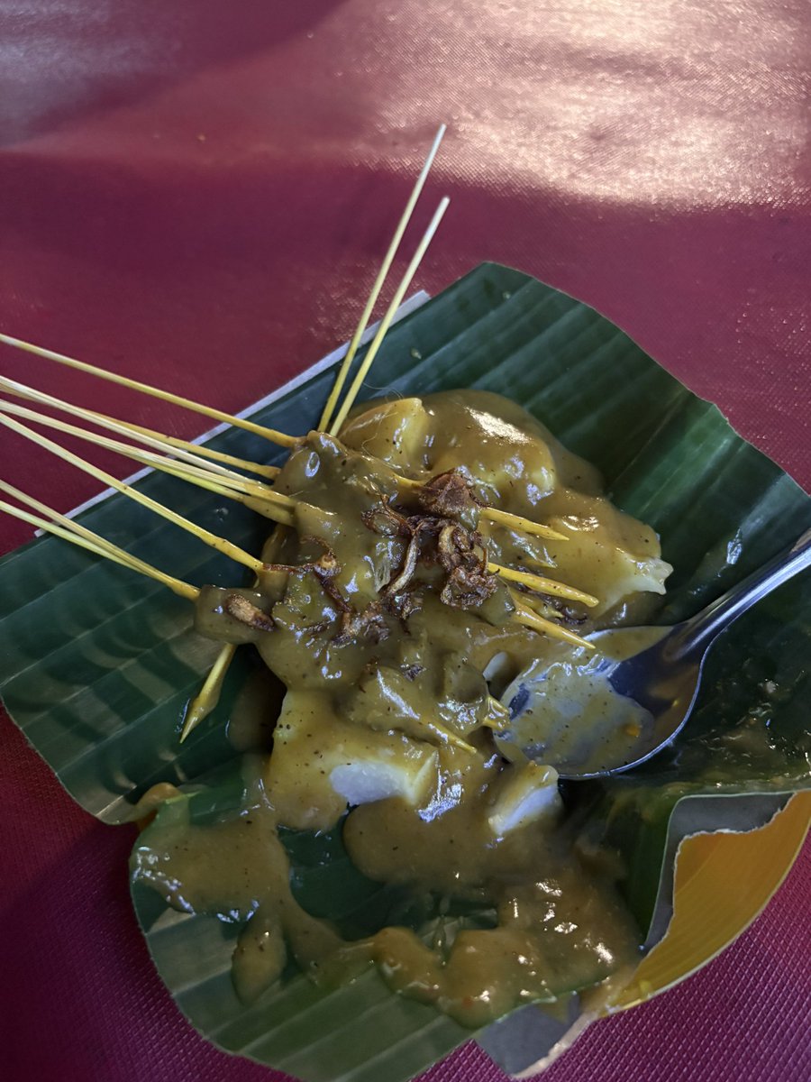 Gelandang Bertahan tweet media