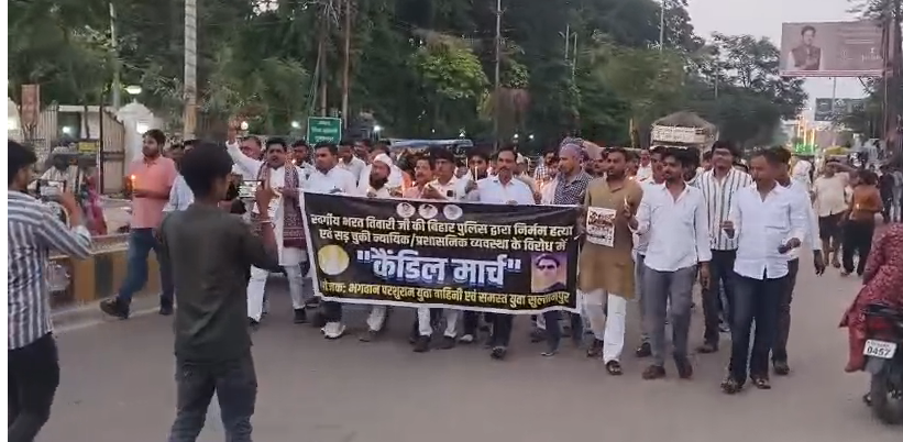 bstvlive's tweet photo. सुल्तानपुर : कांग्रेसियों का कैंडल मार्च निकालकर प्रदर्शन
➡️बिहार में भरत तिवारी एनकाउंटर पर नाराजगी
➡️कांग्रेस कार्यालय के तिकोनिया पार्क पर प्रदर्शन
#Sultanpur #CandleMarch #CongressProtest @INCUttarPradesh https://t.co/mpNHQhye1j