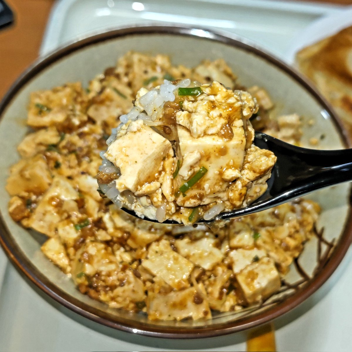 Yashiiman_Ok's tweet photo. 今夜のチェキ飯は麻婆豆腐と羽根付き餃子🥟(丸源餃子)作って頂きました😋
#柚花うか
#ReV.
#RYUKYUIDOL https://t.co/WBBfp8tLjV