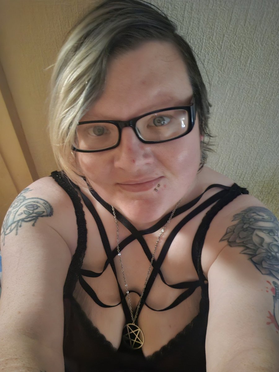 hellxmade_'s tweet photo. I'm too fat for this heat 🥵 🔥 ☀️ https://t.co/sRoz9cNBDE