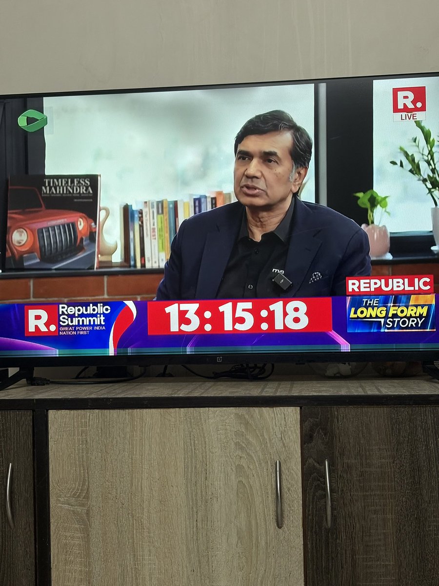sameer_fc's tweet photo. .@rajesh664 spilling the beans on EVs, diesel, and hybrid tech at @Mahindra_Auto on Acko Drive, now playing on Republic TV

Are you watching?

@ameya_naik @sidpatankar @MotorNad 

#ackodrive #autoshow #republic
@AckoDrive @republic https://t.co/k8kR0s0RBb