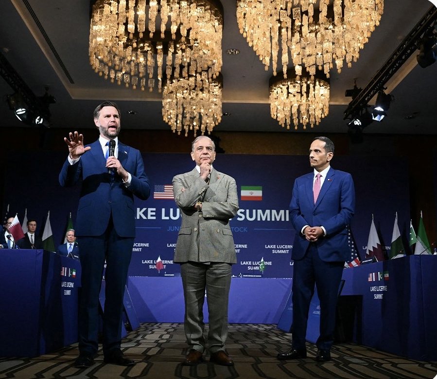 extrainfo509's tweet photo. JD Vance @VP , lors des pourparlers américano-iraniens, a déclaré que le Moyen-Orient se trouve à un tournant historique : Soit il tourne une nouvelle page, soit il retourne à ses vieilles méthodes. 
#Iran #USA 🇺🇸 #Diplomatie #EIH https://t.co/KuWcwbR8kM