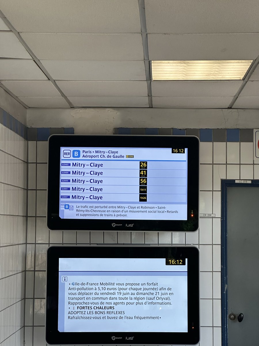 Pernambuco_Myl's tweet photo. @IDFmobilites @vpecresse Un mouvement social ne doit il pas être déclaré à l’avance ?? Comment se fait-il qu’en pleine canicule sous 36°C aucune information ne soit disponible sur ce mouvement social ? Virez les au plus vite par tous les moyens ! https://t.co/cggRO6lxvY