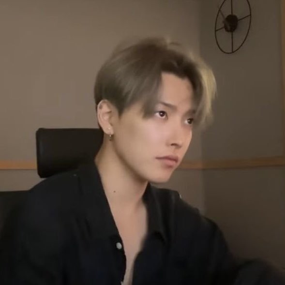 jwyclone's tweet photo. i swear we’re not mad  ⸝⸝
𓂃⟡ ݁ 🤝🏼 captain &amp; director’s resting faces when they’re monitoring

#atinyselcaday #atsd #hongjoong #홍중 #에이티즈 #에이티니 https://t.co/XHRS1XsbMv