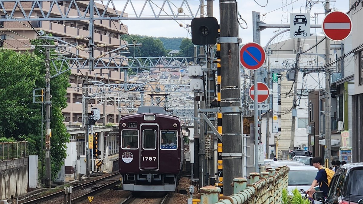 Nk2624's tweet photo. 6月21日、1757F

引退が告知されたレジェンド車両に会いに。雨を覚悟するはずが、たまに雲の切れ間から見せる青空で終始喜ぶワイでした。

#能勢電鉄　#撮り鉄　#日常垢 https://t.co/Z5cgwCBUjL