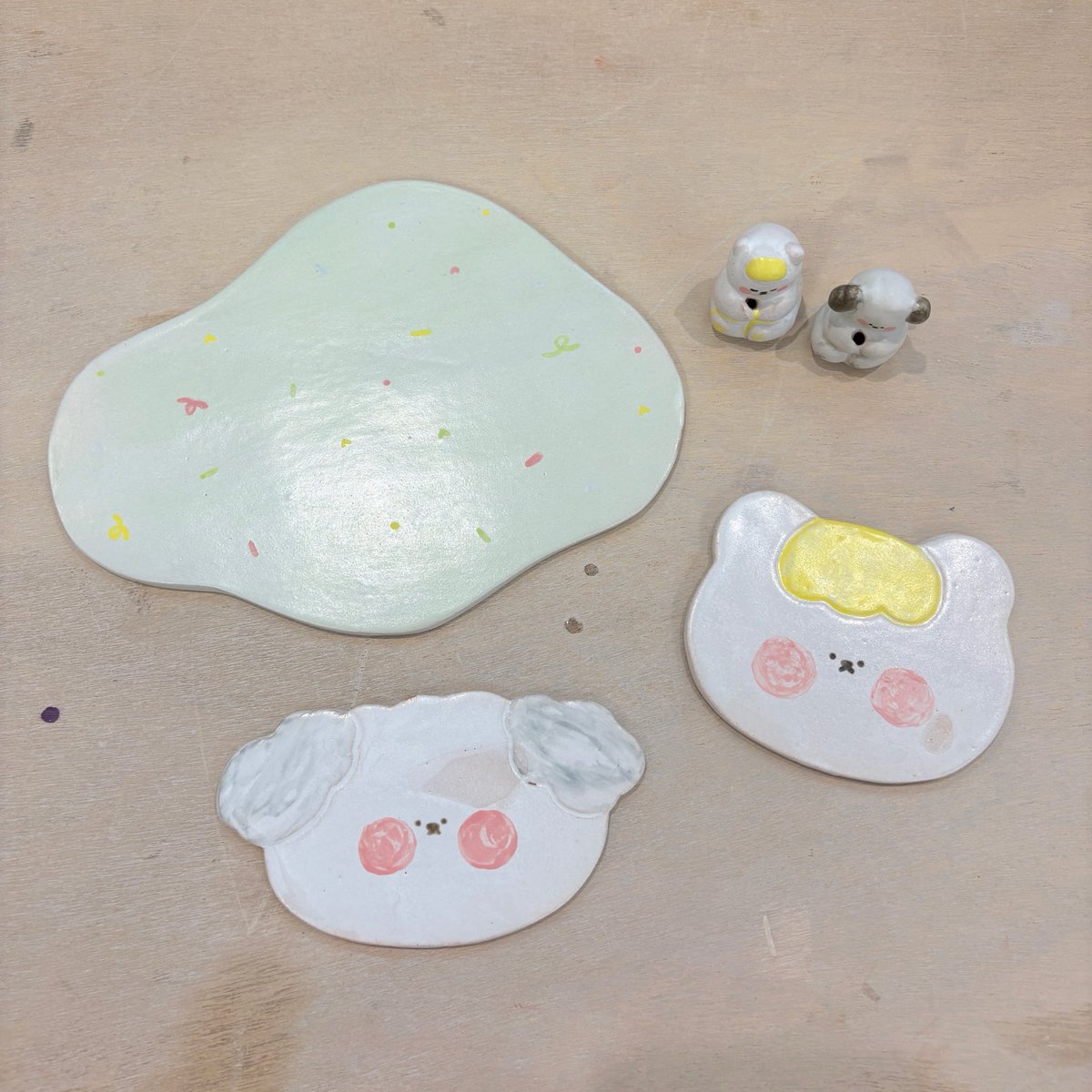yuzu_studio's tweet photo. 最近作った陶芸作品💕
Xにも載せとく！
まだまだ練習しないとだけどなんか可愛い笑笑 https://t.co/nrrtVFpWfu