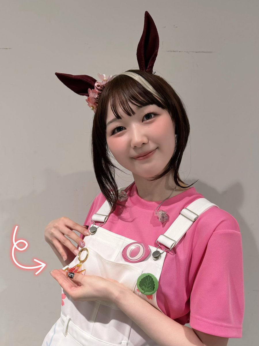 akc1rk's tweet photo. お次は「走れ〇〇オー」の特別衣装！

この衣装もとても好評で嬉しかった🐎💨
MC中に推しポイントとして挙げていた折り鶴チャームを…見てほしいんですが、若干指で隠れててごめんなさい(泣)
スカート下部、桜と雲の見え方のバランスにこだわってくださったそうです🌸︎︎☁

#ウマ娘7th #ウマ娘 https://t.co/tAPl7KKk8m