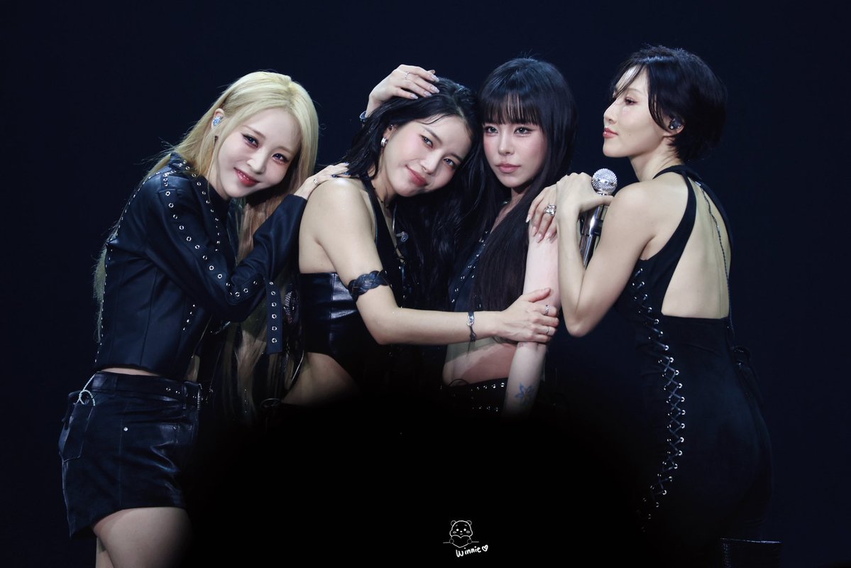 qlE7LfiyUGsVYHX's tweet photo. 260621 4WARD in Seoul Day-3

놓지않을게

#마마무 #MAMAMOO 
#솔라 #문별 #휘인 #화사 https://t.co/zLQE6YptyS