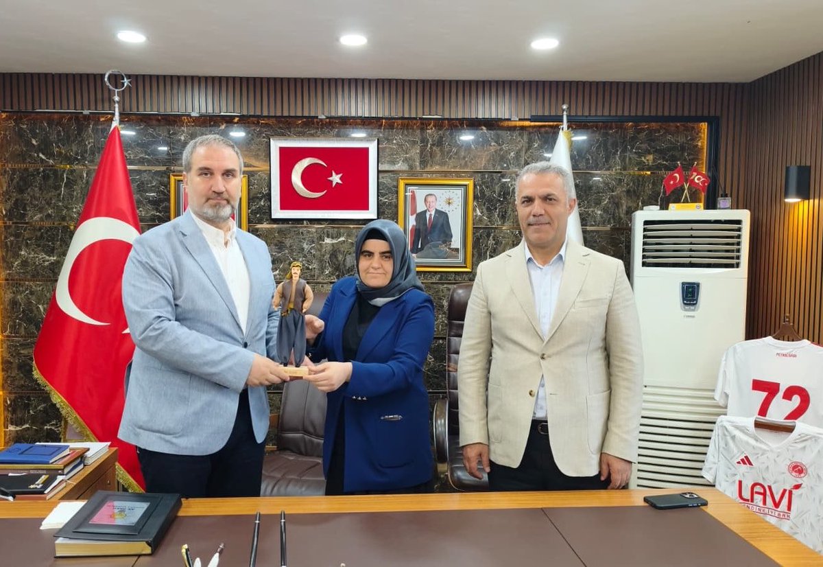 akkadin_batman's tweet photo. Genel Merkez Başkan Yardımcımız, AR-GE ve Eğitim Başkanımız, Trabzon Milletvekilimiz Sn. @mustafasenbd ‘i ilimizde ağırladık. Teşriflerinden dolayı kendilerine teşekkür ederiz.
@RTErdogan 
@tugbaisikercan 
@svlaksy72 https://t.co/U4PasEgVzL
