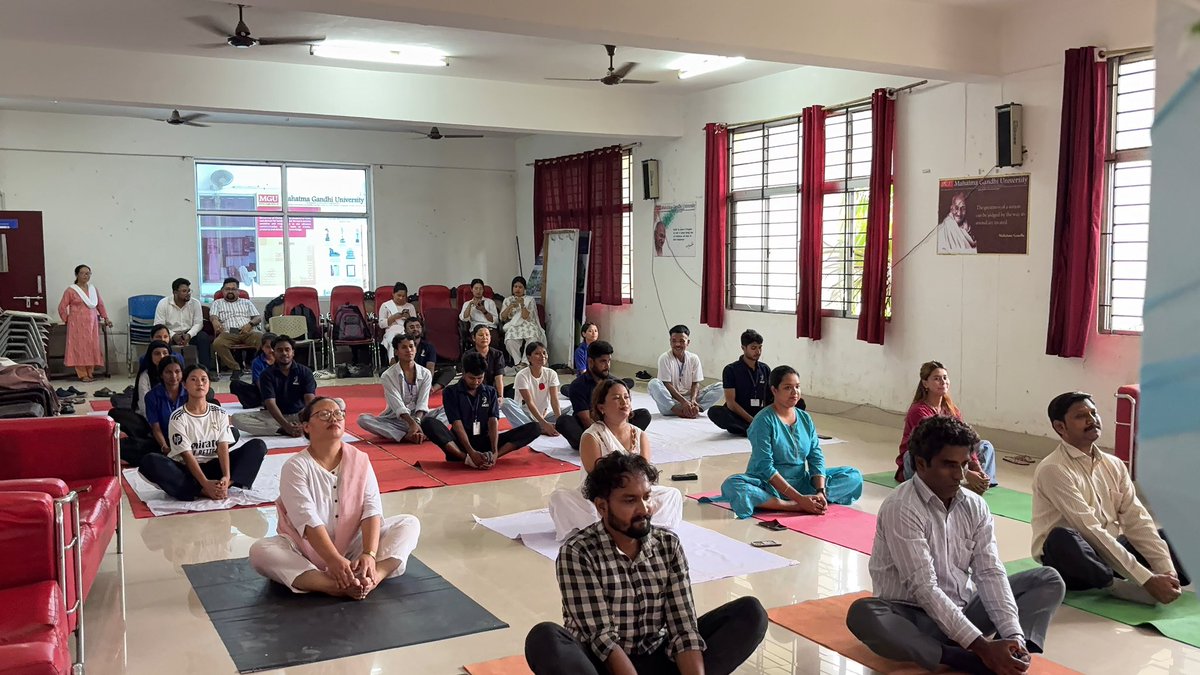 NssMahatma's tweet photo. MGU celebrated #InternationalYogaDay2026 with active participation from the Hon’ble Vice Chancellor, Deans, faculty members, NSS volunteers and students, promoting the message of health, harmony and well-being through yoga.

#YogaDay #MGU #NSS https://t.co/mCyJXyFleq