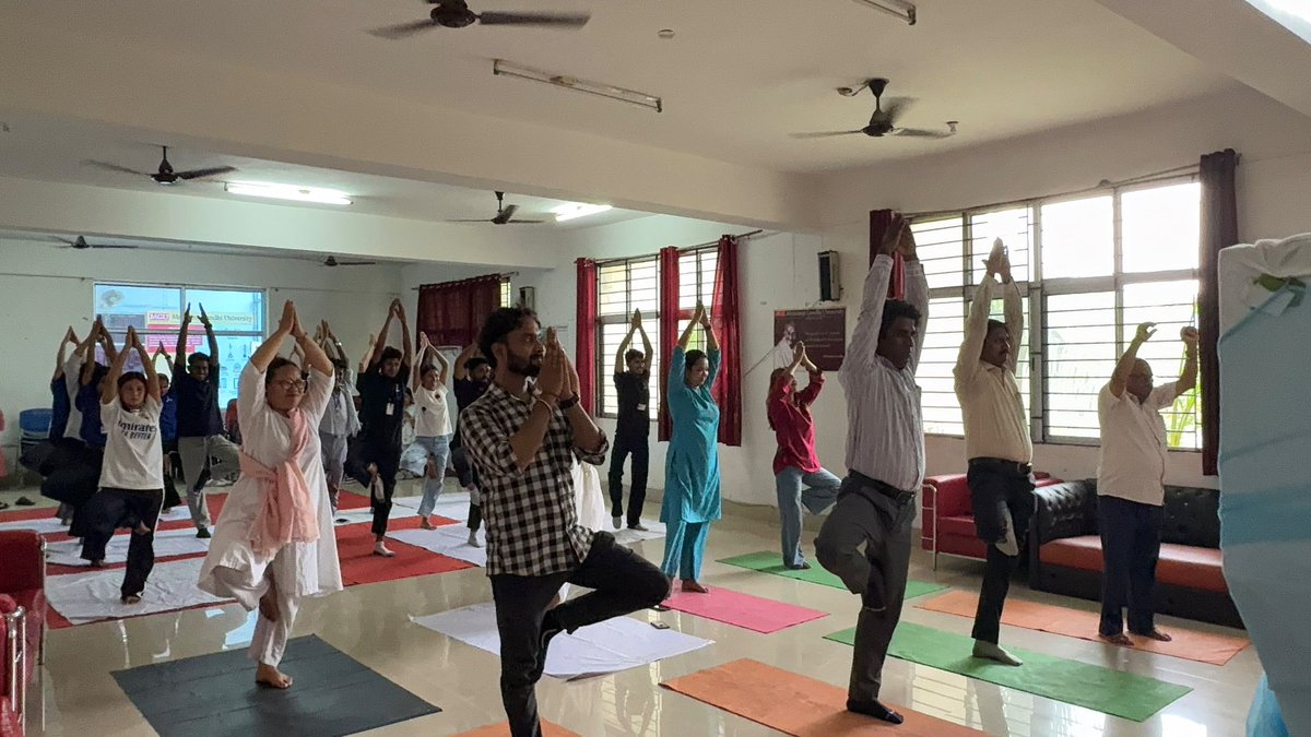 NssMahatma's tweet photo. MGU celebrated #InternationalYogaDay2026 with active participation from the Hon’ble Vice Chancellor, Deans, faculty members, NSS volunteers and students, promoting the message of health, harmony and well-being through yoga.

#YogaDay #MGU #NSS https://t.co/mCyJXyFleq