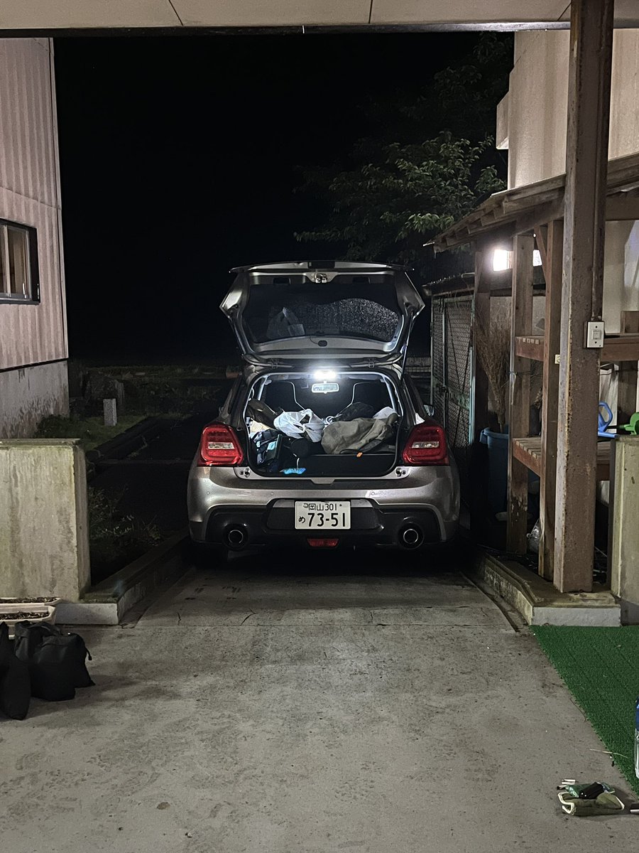 TakaDeMee's tweet photo. 車幅あと10cm大きかったら入れてない https://t.co/RJbSgl5SnA