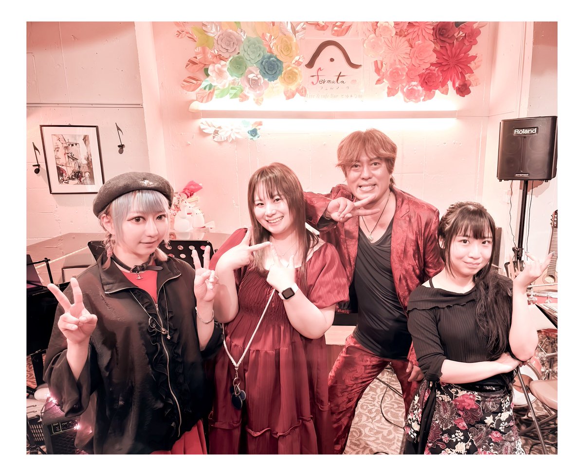 tomerrygo's tweet photo. 咳はだいぶ落ち着いたので、 #渡辺恋 さんのオフ会 【Rain Dance〜雨に唄えば】に遊びにいってきましたよっと。
恋様ソングに、最近ではお馴染みの、せーらさんダンスに加えて、バイオリンのしらすさんも加わり🎻
新たな恋様バンドの始まりの予感でした🎙️ https://t.co/TrVbosmoWB