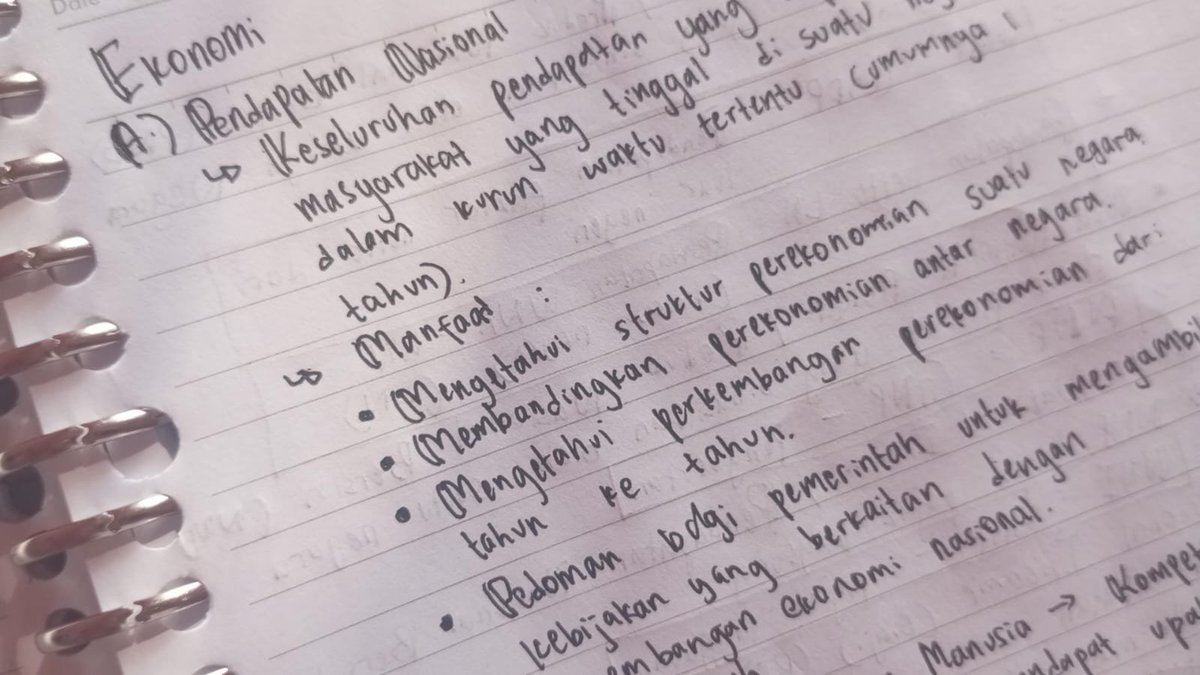 berrmanja's tweet photo. —— Log #1, 210626, 🪵♥.

Hari ini mulAi nyicil belajar materi untuk kelas 11 yaitu Ekonomi (#HidupSoshum), setelah itu juga mulai catat-catat materi Funda Math dari Alternatifa, dan practicing Mandarin sama Mama (ngulang dari basic karena katanya aku belum lancar.........) https://t.co/eku1MHXkZA