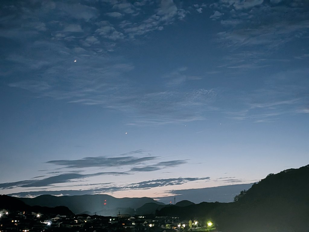 fukuda_tsuma's tweet photo. 爽やかな夕空を久しぶりに見ることができました。ウォーキングってやっぱりいいですね✨ https://t.co/TCHv51vW2t
