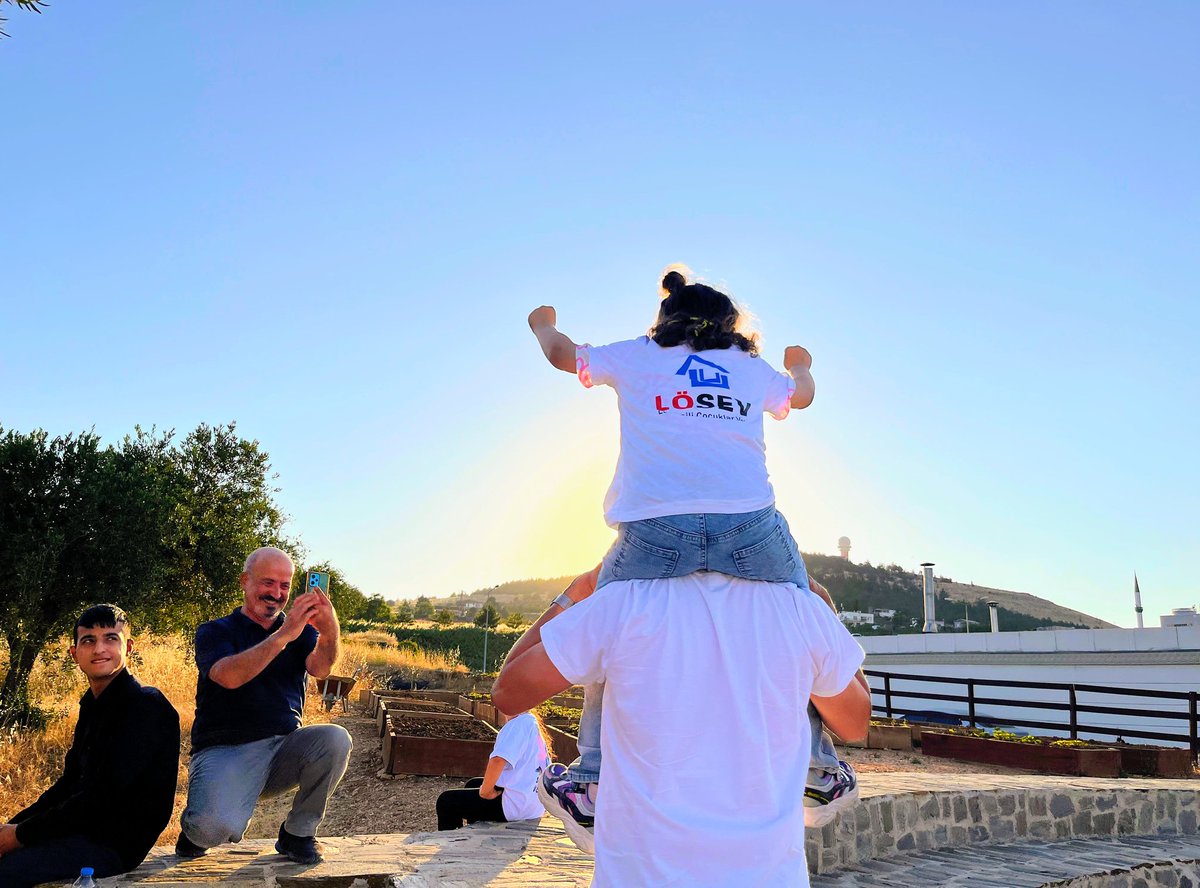 hkm270's tweet photo. Mutlak ki her baba bir şampiyon bir kahramandır evladının gözünde. Evlatlarım babası olmaktan ayrıca memun ve gururluyum.
Sağlıkla nice kutlamalar 
Yine , yeniden teşekkürler @losev1998 
@ustunezer https://t.co/UWYS7fYemT