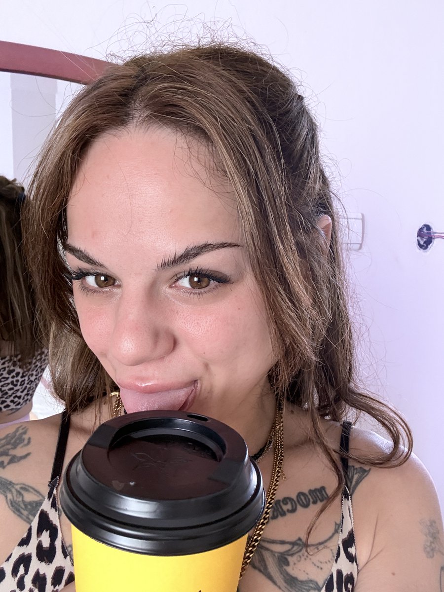 thaliaonthepole's tweet photo. pretty sure you missed me. 💖 https://t.co/Kq4upkDgfu