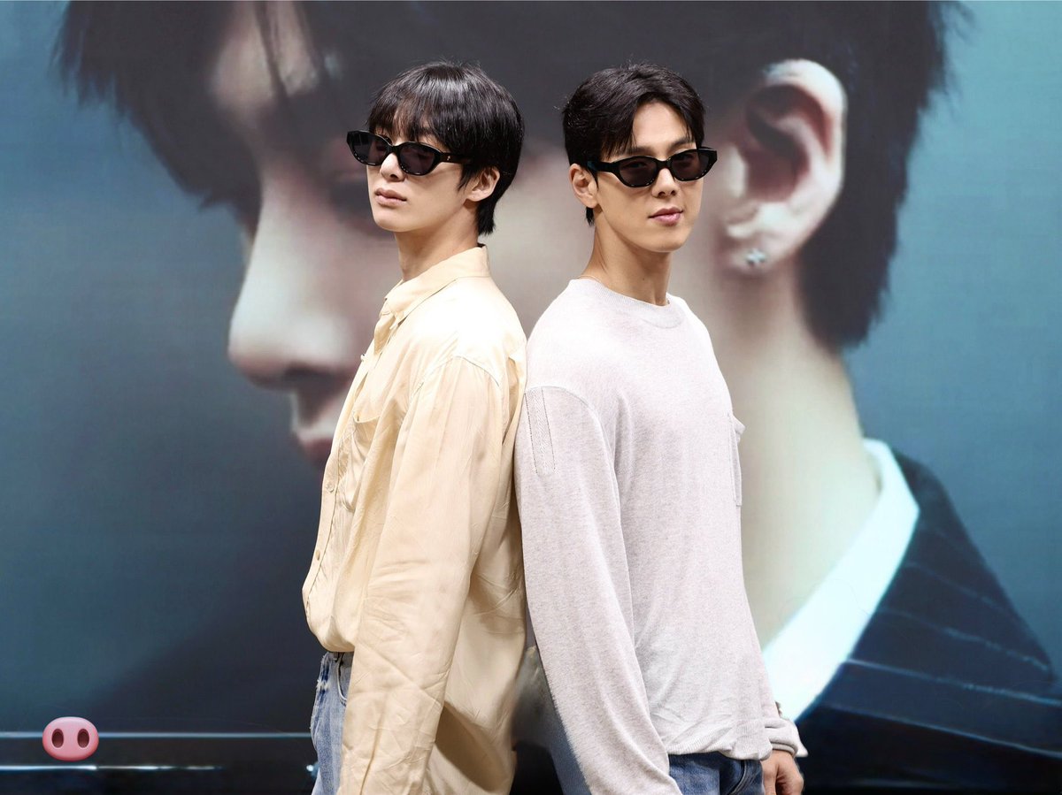 HyungwonThings's tweet photo. their iconic photo https://t.co/Gd9Sn2vTqh