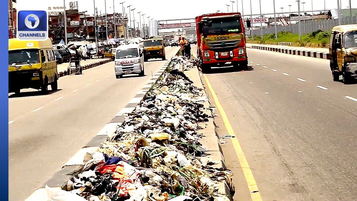 channelstv's tweet photo. Lagos Inaugurates Task Force To Address Indiscriminate Waste Dumping
https://t.co/J3UyC50FNU https://t.co/BvaT2EkZZo