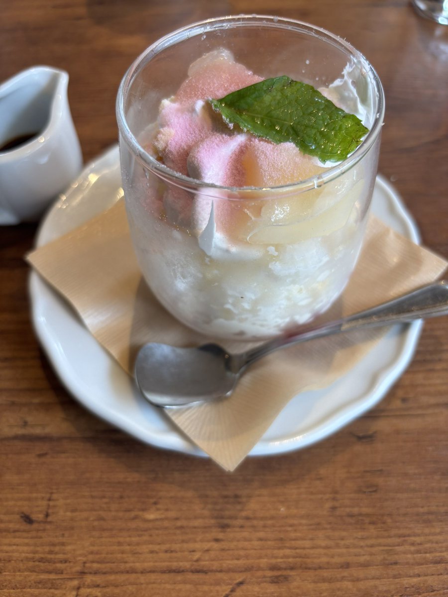 kanouchilisa's tweet photo. ジョリーパスタにラビオリがあると聞いたのに売り切れていたのでやけ食い https://t.co/rFTBvwJN6R