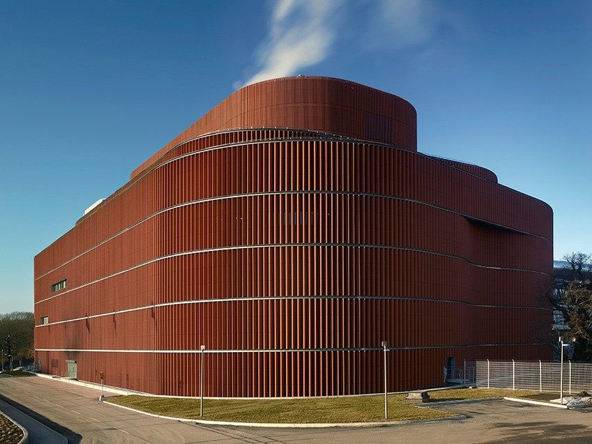 architext14's tweet photo. Bend it like Gottlieb Paludan Architects, UD Urban Design AB. Combined Power and Heating Plant in Stockholm. 3 types of terracotta. Flat panels, baguettes, and V shaped fins. https://t.co/ZjDiKST8Nw