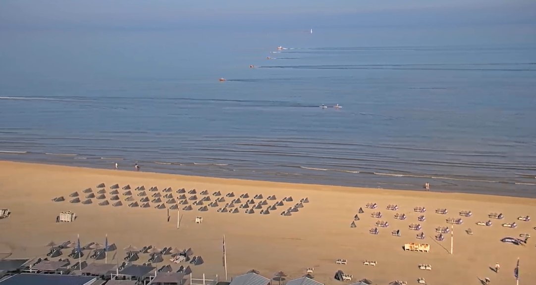 Strandweernu's tweet photo. Grote zoekactie naar vermiste persoon voor kust van Zandvoort https://t.co/n6HdfWSpah https://t.co/fKJY1vu90q