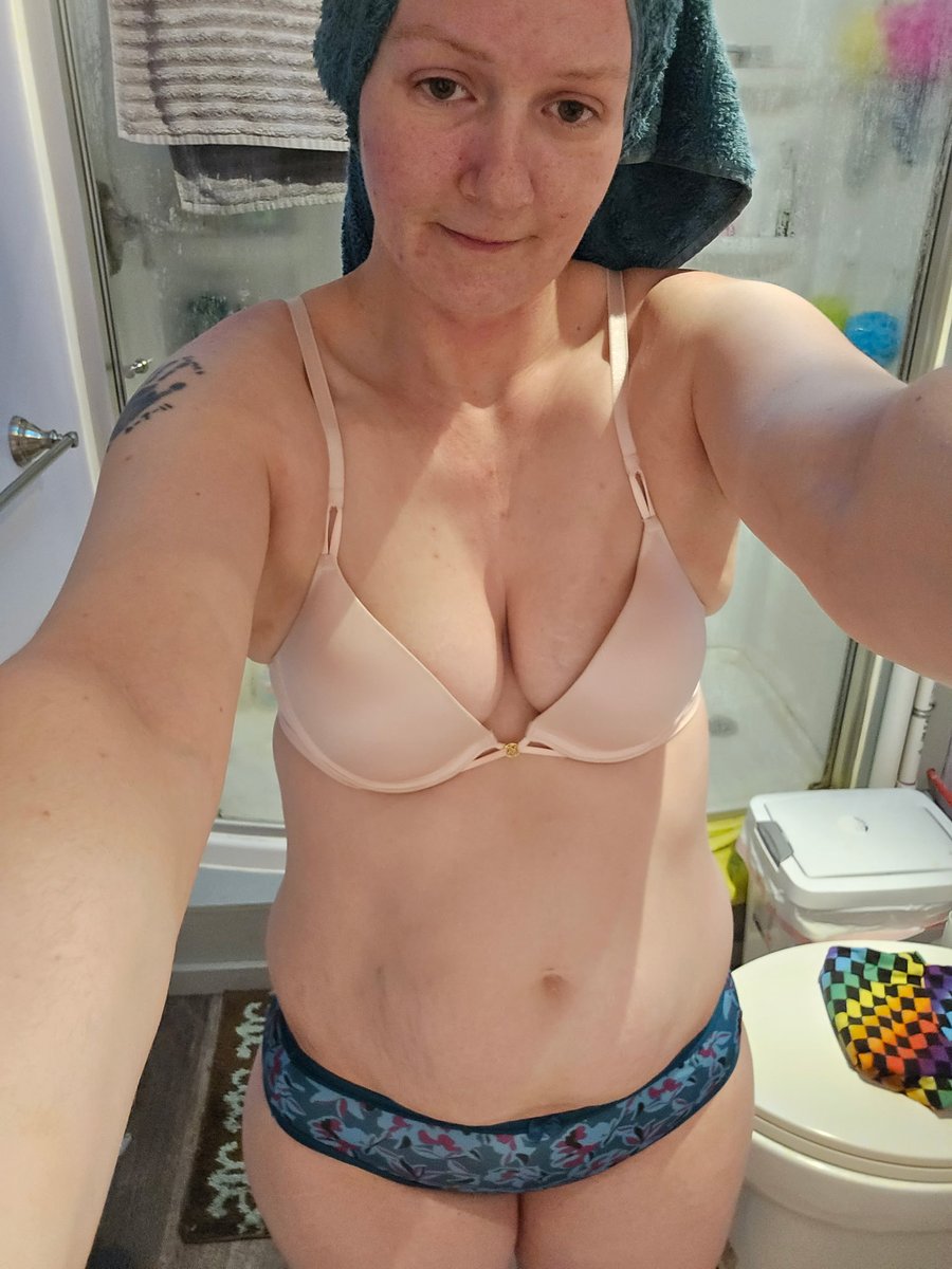 ColmanRene8704's tweet photo. North Conway NH here i come... Hubby wants me to come home full. https://t.co/e00n7q3oVh