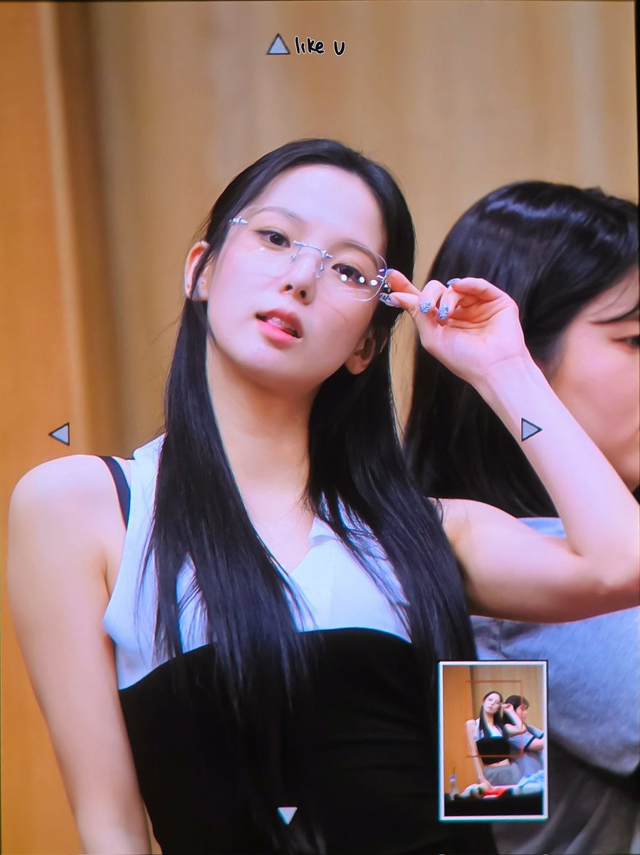 like_u_tokki's tweet photo. 260621 TCC아트홀 KILLA 팬싸인회 프리뷰

👓😛🤨💕💕

#Kep1er #최유진 #ユジン
#케플러 #유진 #YUJIN https://t.co/EJHYhBP3MB