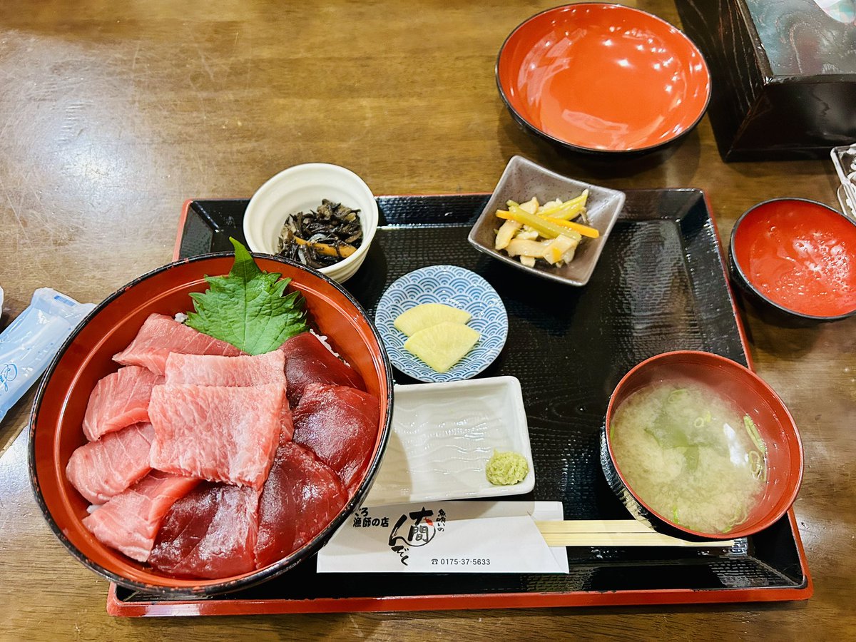 a13eeechan's tweet photo. 青森周遊ドライブ2日目
大間→恐山→三沢→十和田

まず朝からマグロ丼を食べました🐟
大間んぞくです😋

その後、カモシカラインを走ってから恐山へ
昼を食べて下北半島を南下し三沢のビードル号へ
今日は十和田市でストップです😴 https://t.co/qJD6TeYdqi