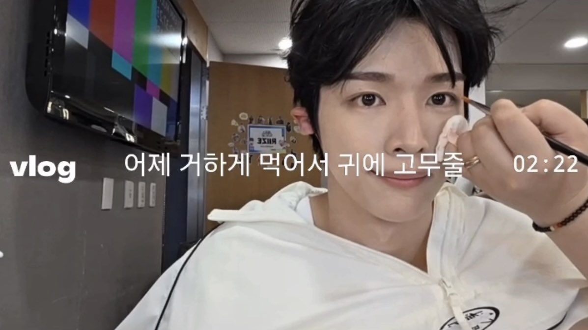 angsctti's tweet photo. 여자들한테 예쁜 모습 보여주겠다고 다이어트한 남자의 컴백 1주차 비주얼은 정말 아름답다 https://t.co/qAF96oUs7M