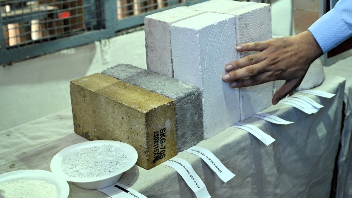 DAEIndia's tweet photo. VDPP will enhance indigenous production of specialised deuterated compounds for advanced research and strategic applications. The indigenous 24 kA Prototype Sodium Cell marks a major step towards nuclear-grade sodium, a critical material for the #FastBreederReactor programme. 4/5 https://t.co/6G1liCieXf