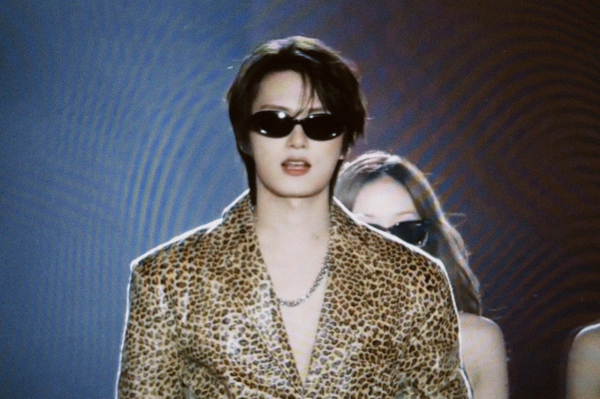cheolhanclub's tweet photo. HE'S SO HOT WTF https://t.co/oGkT2LMicX
