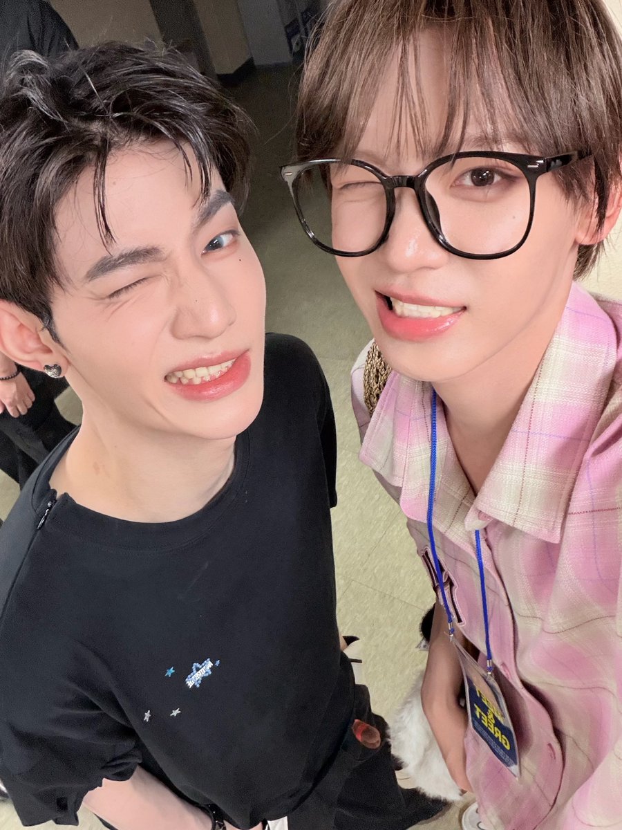 ahofnews's tweet photo. AHOF SHUAIBO went to AND2BLE show concert in Seoul Day 3 and took a selfie with ZHANG HAO and RICKY! https://t.co/Qc1loo4iak