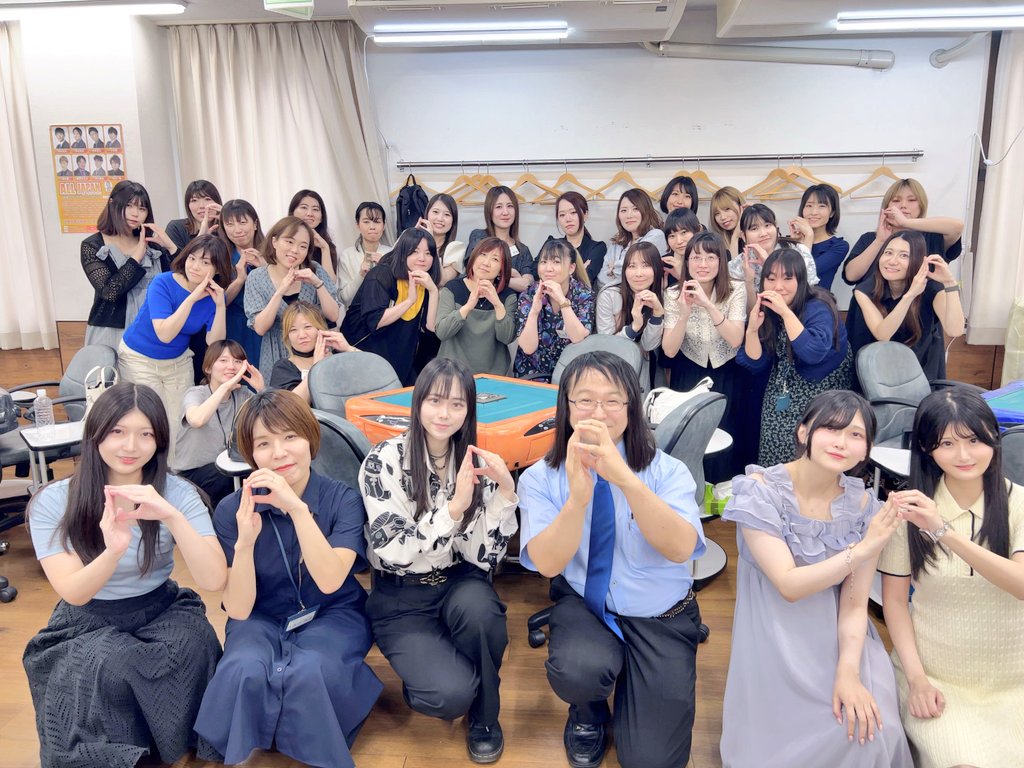 ishikawahaanpai's tweet photo. ということで、第8回安牌を斬れ！予選無事に終わりました！！最後は何故かPachumoのP兼安牌のPのポーズで記念撮影でした！！
#安牌を斬れ！ https://t.co/0qhy3hcptv