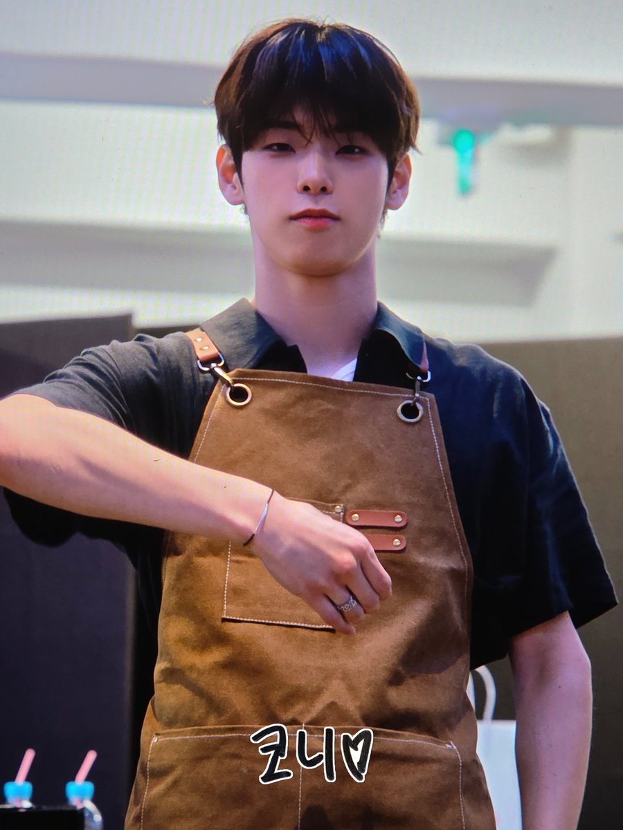 coniee0419's tweet photo. 260621 비트로드

너무 신기한 마술쑈

#82MAJOR #에이티투메이저 #에투메
#김도균 #도균 #KIMDOGYUN #DOGYUN https://t.co/1OQ5gFL8mo