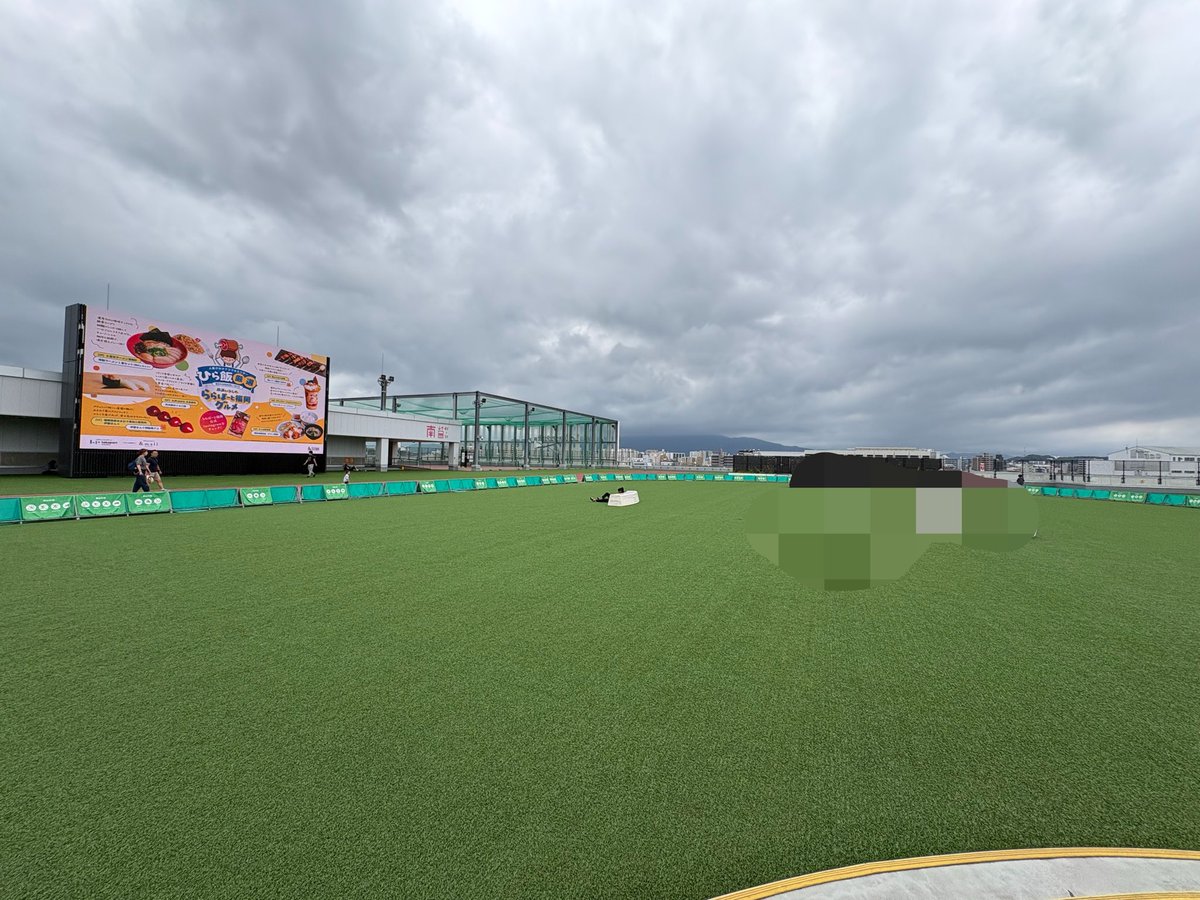 tmk080kmt's tweet photo. ららぽで４階の映画館目指してるのに遭難して空の下に出た時の私「🫪」 https://t.co/UFut0rgjhp